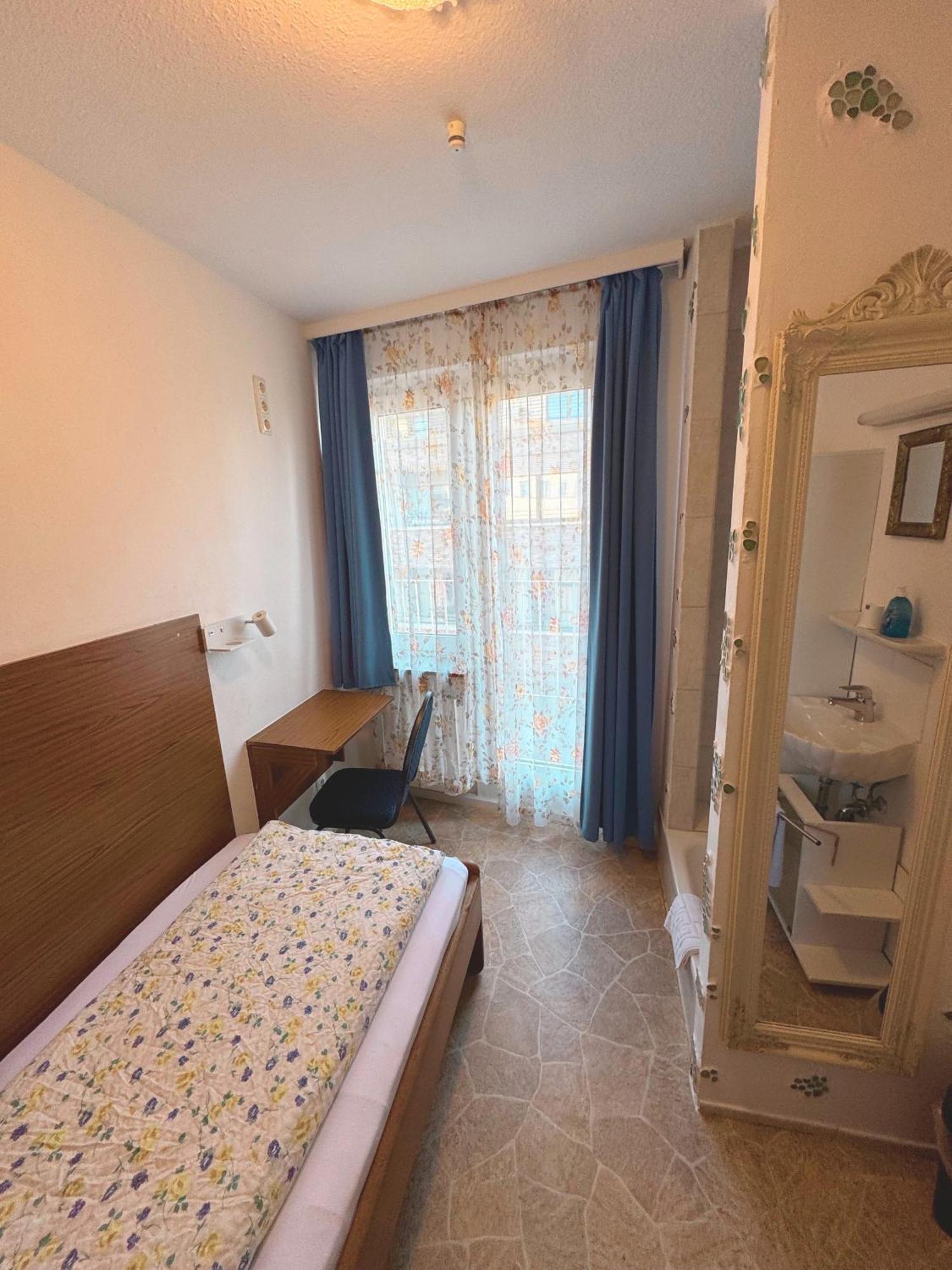 Hostel Heinzelmaennchen โคโลญ ภายนอก รูปภาพ