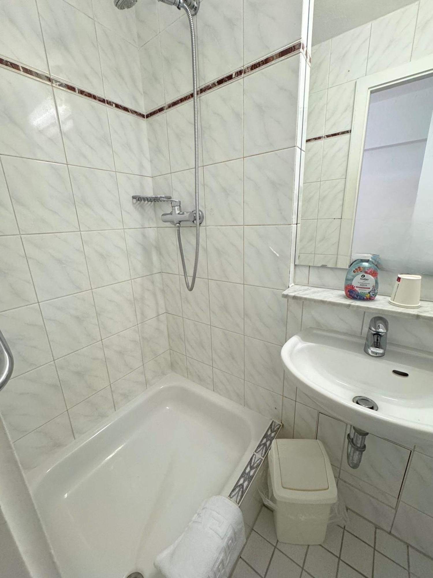 Hostel Heinzelmaennchen โคโลญ ภายนอก รูปภาพ